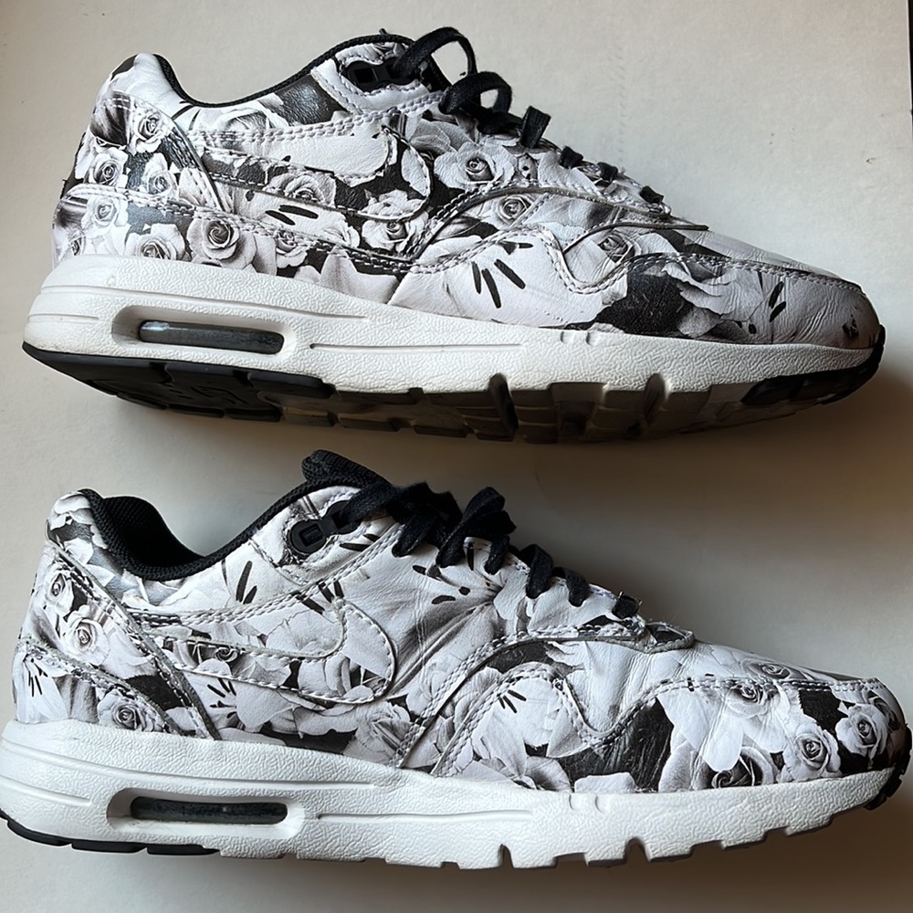 USED Nike air max ultra limited edition NYC black white rose print